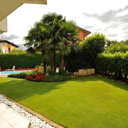 The Flower Garden Guest house Scanzorosciate